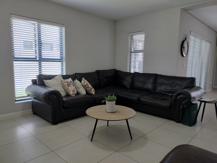 3 Bedroom Property for Sale in Jakarandas Western Cape